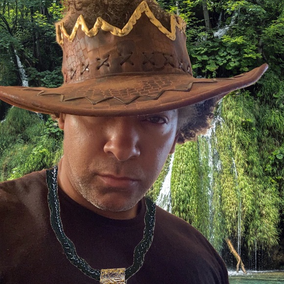 Shaded Crown - Picture 4 of 5